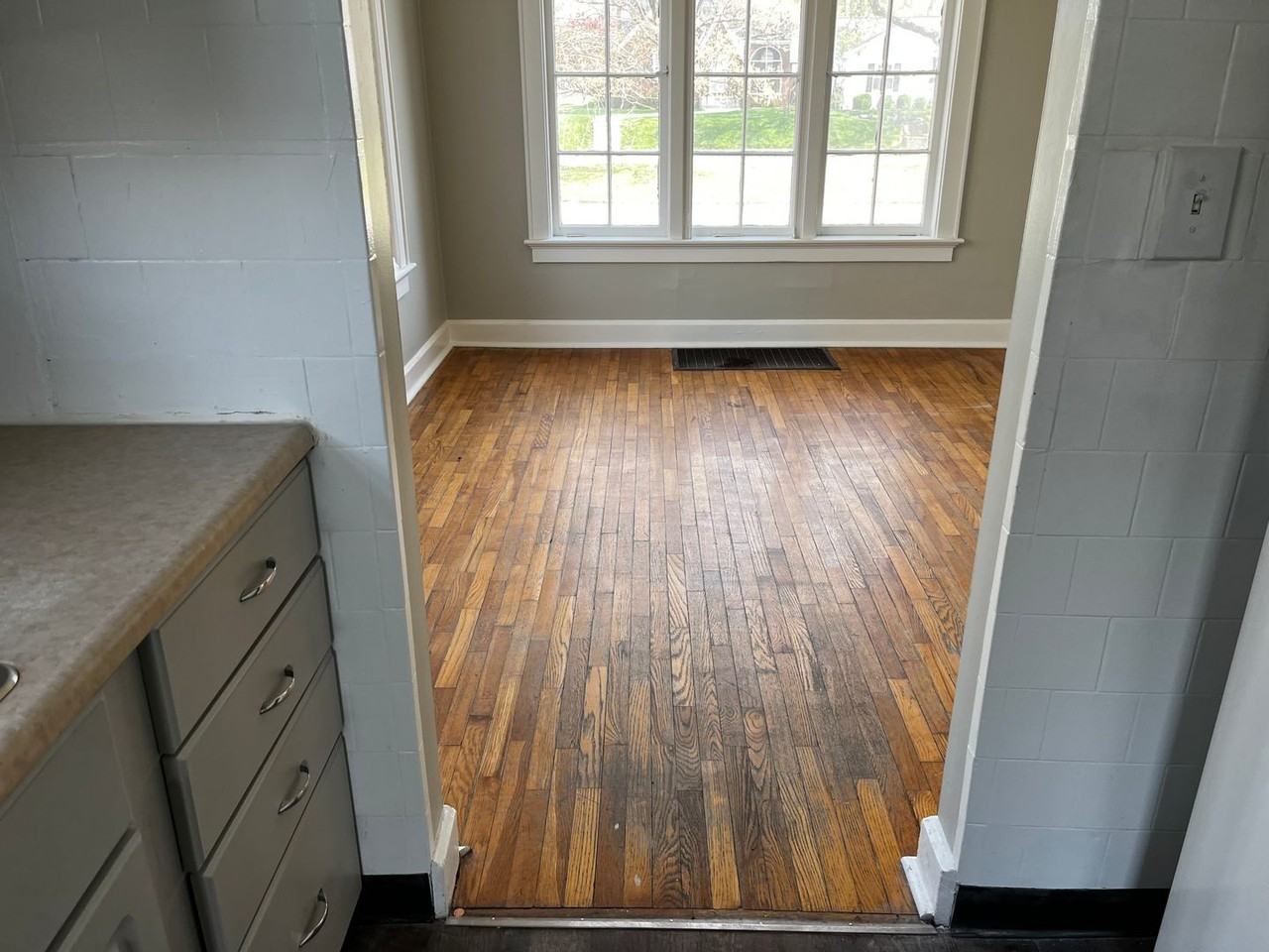 751 S Saint James Blvd - Photo 7 of 9