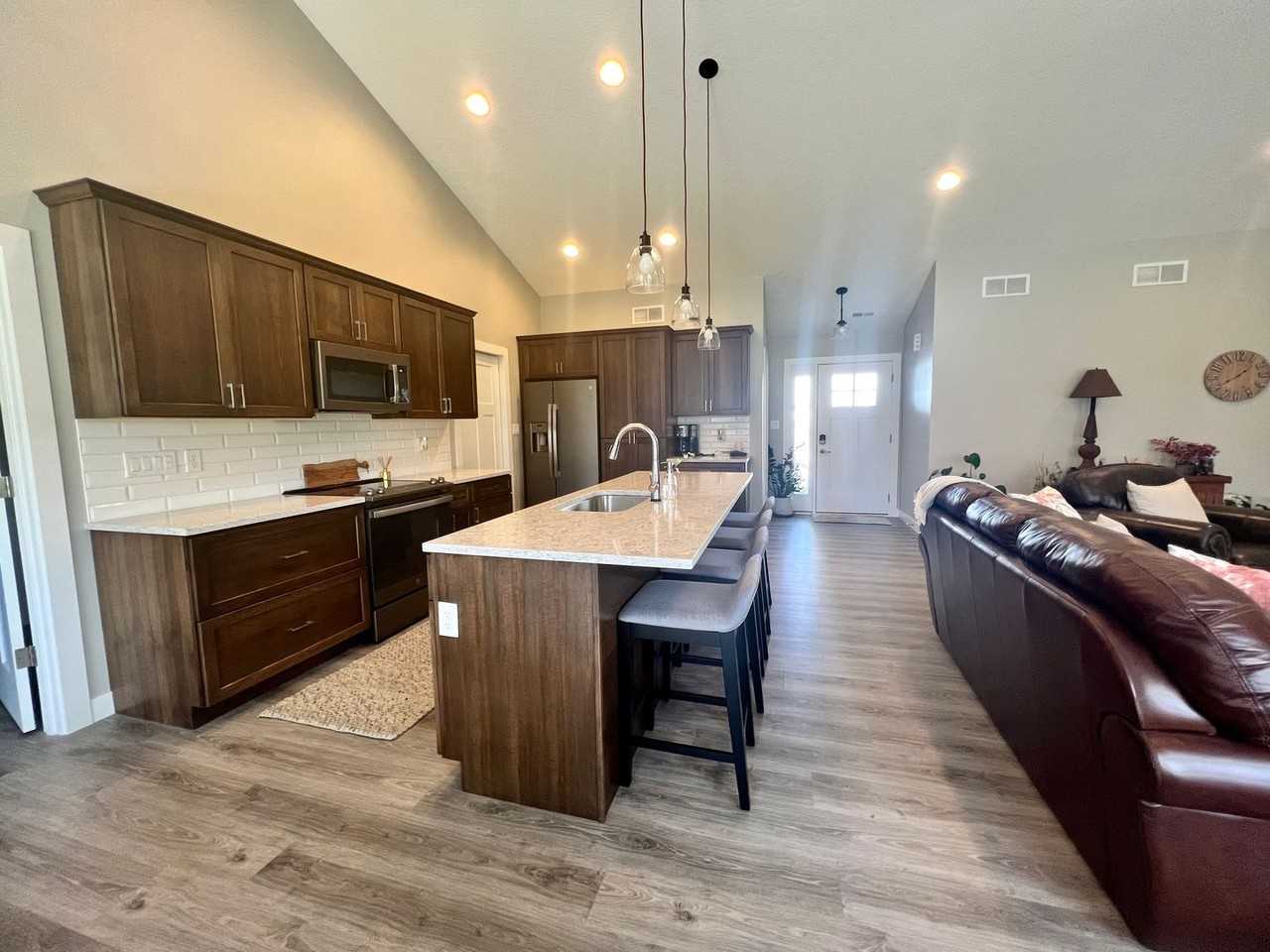 725 Melendy Ln - Photo 4 of 25