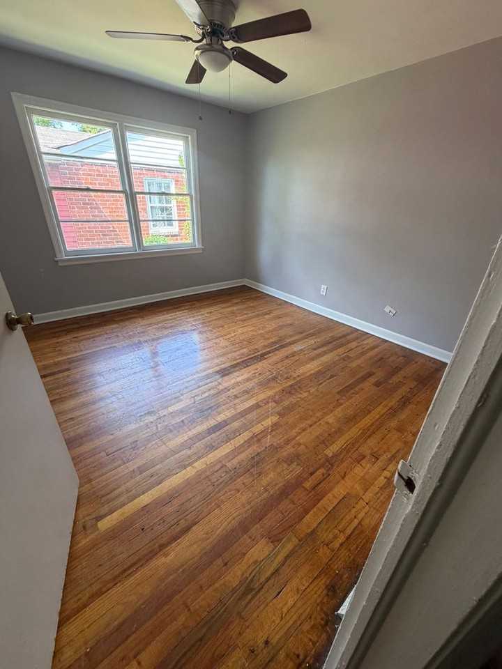 3122 Baldwin St - Photo 7 of 14