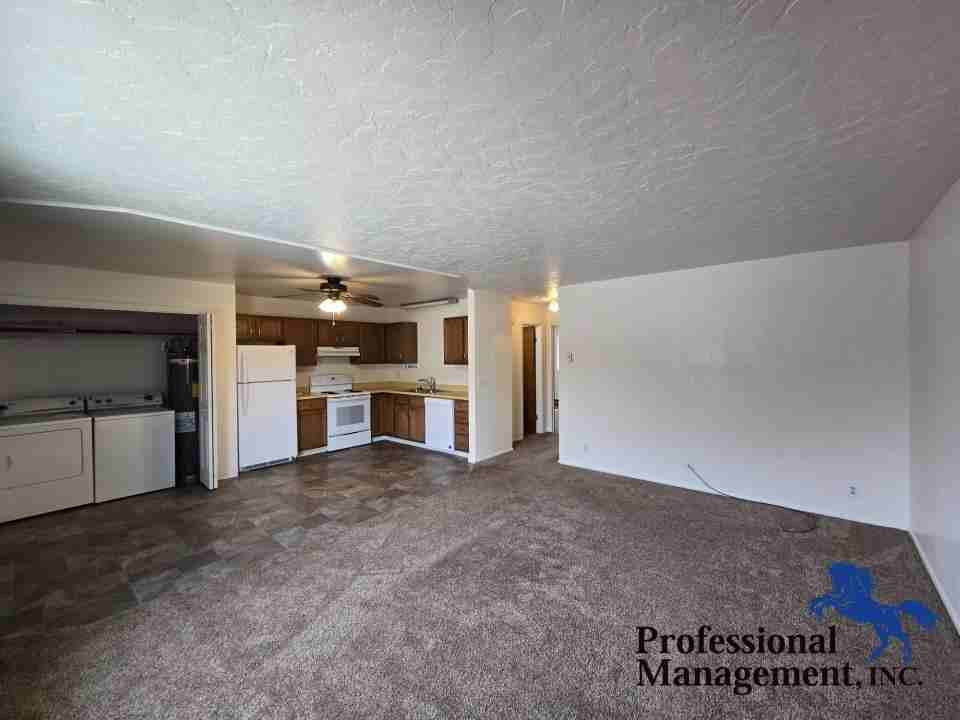 1324 Quartz Pl - Photo 3 of 9