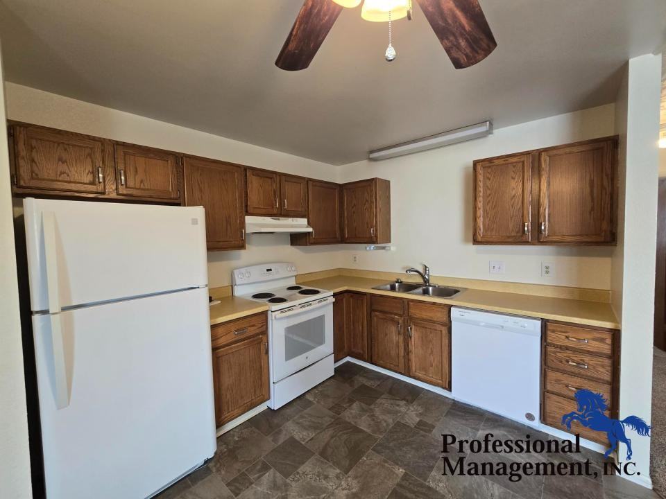 1324 Quartz Pl - Photo 4 of 9