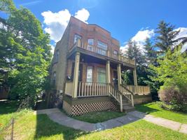 featured image of 922 E 5th St