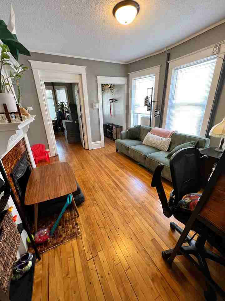 922 E 5th St - Photo 3 of 20