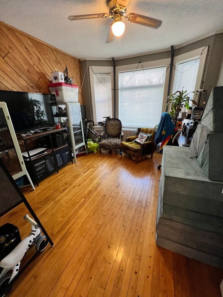 922 E 5th St - Photo 5 of 20