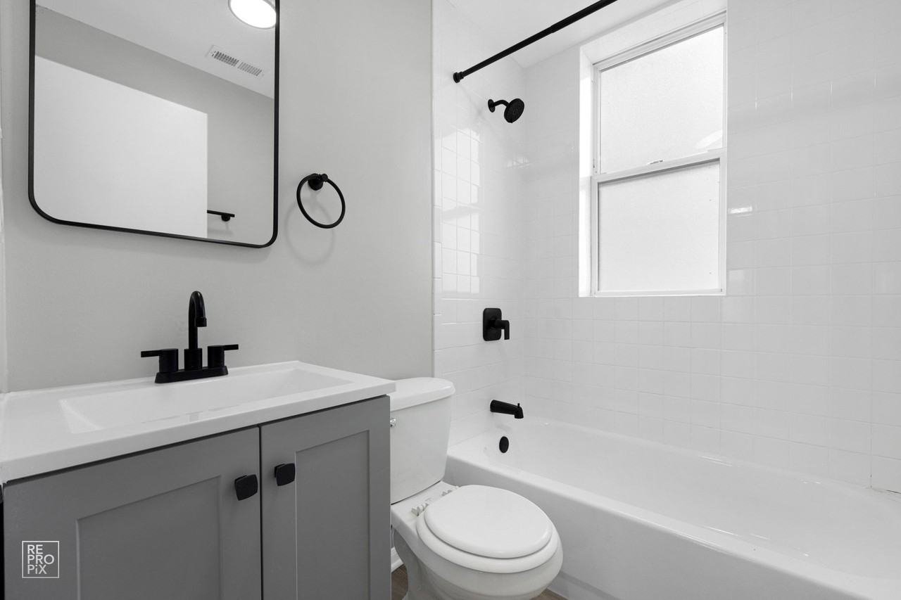 4750 S Calumet Ave Chicago, IL 60615 - Photo 7 of 22