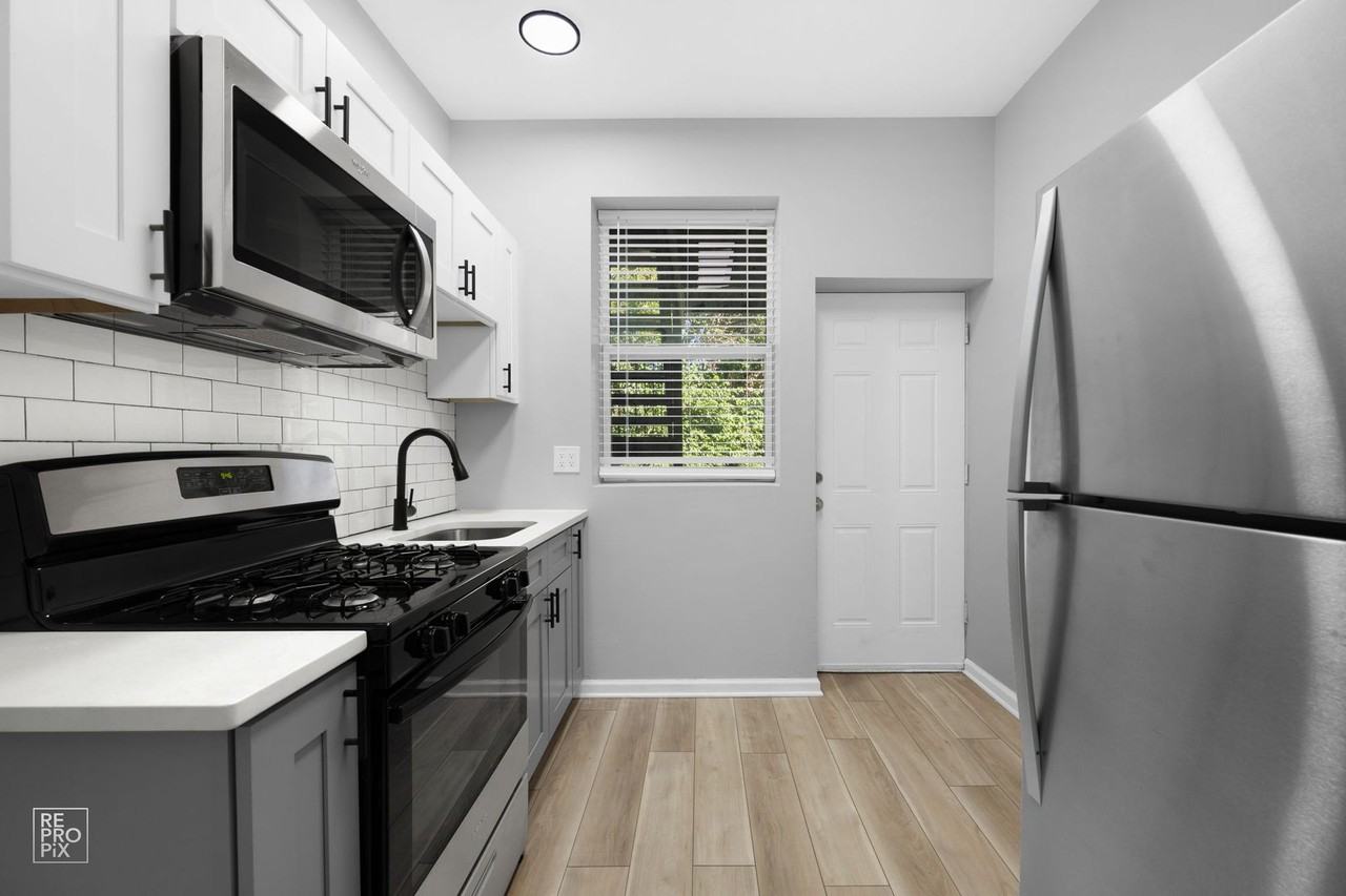 4750 S Calumet - Photo 6 of 21