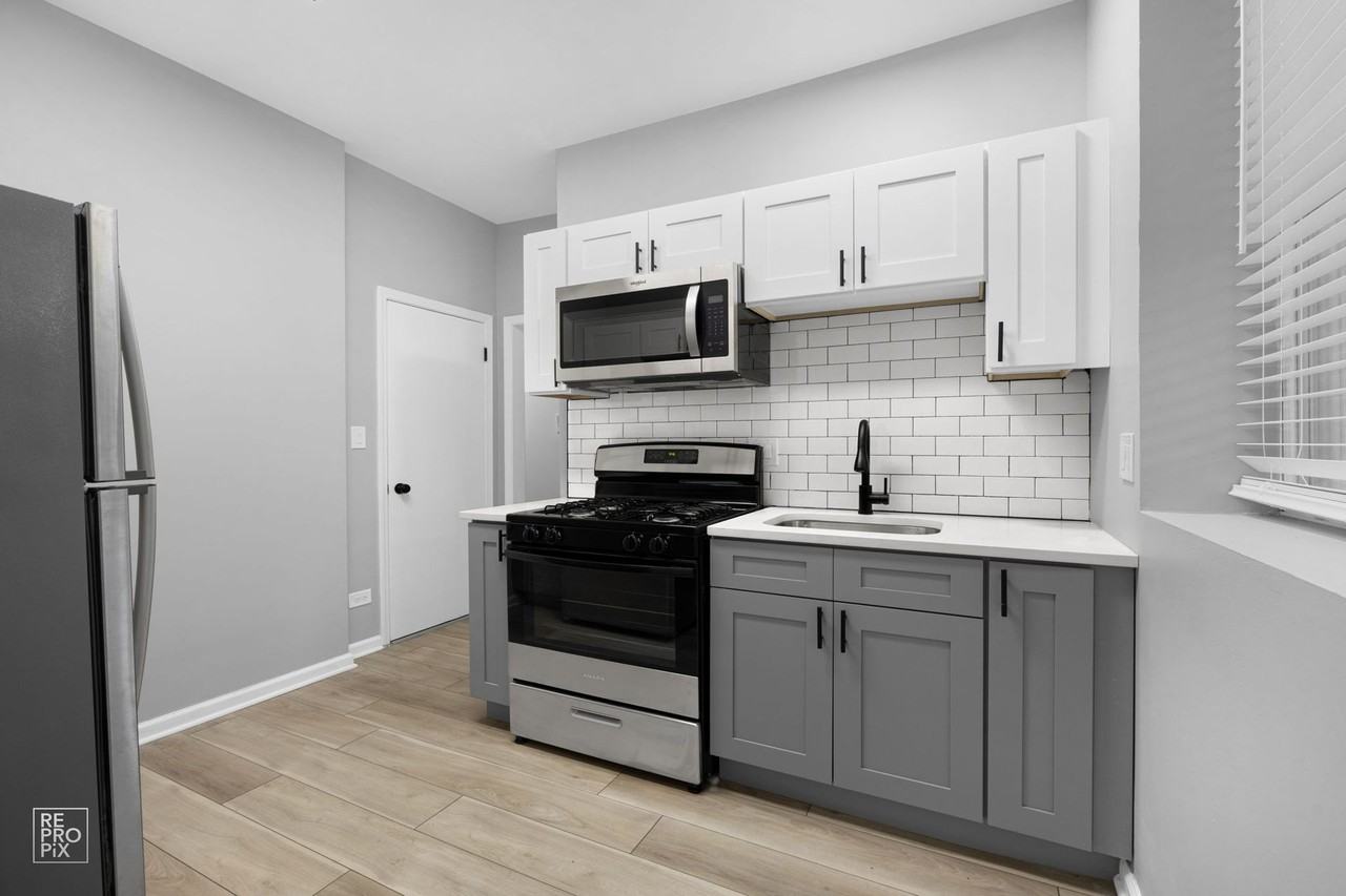 4750 S Calumet - Photo 3 of 21
