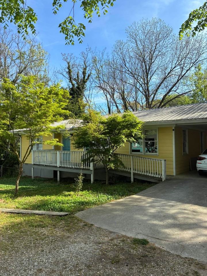 255 Magnolia St - Photo 2 of 35