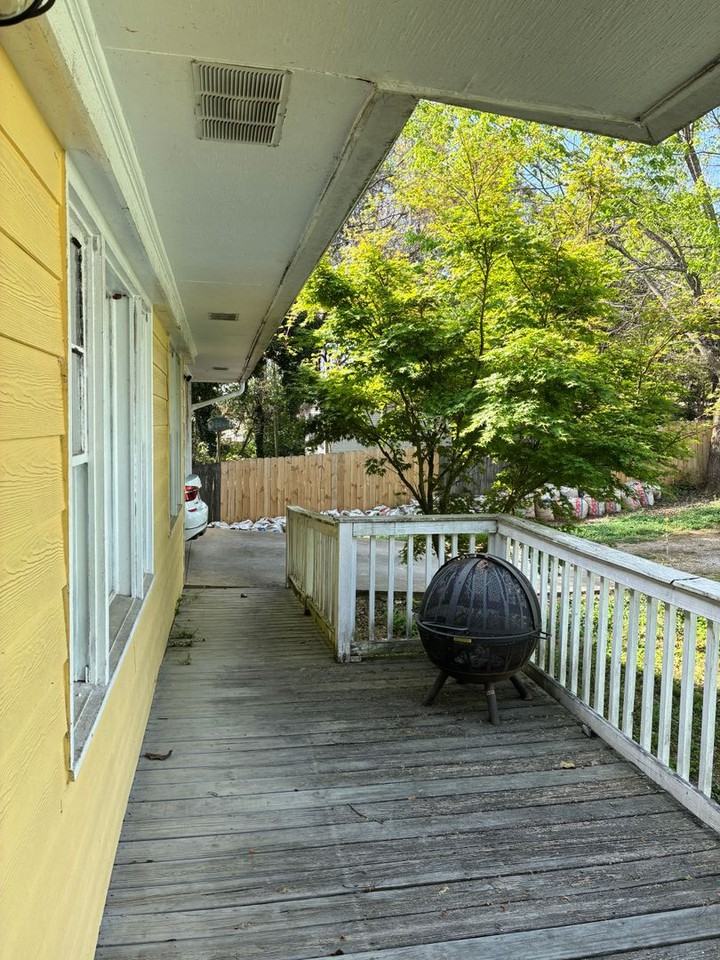 255 Magnolia St - Photo 3 of 35