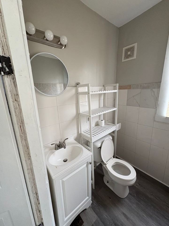 1240 N 43rd St - Photo 3 of 9