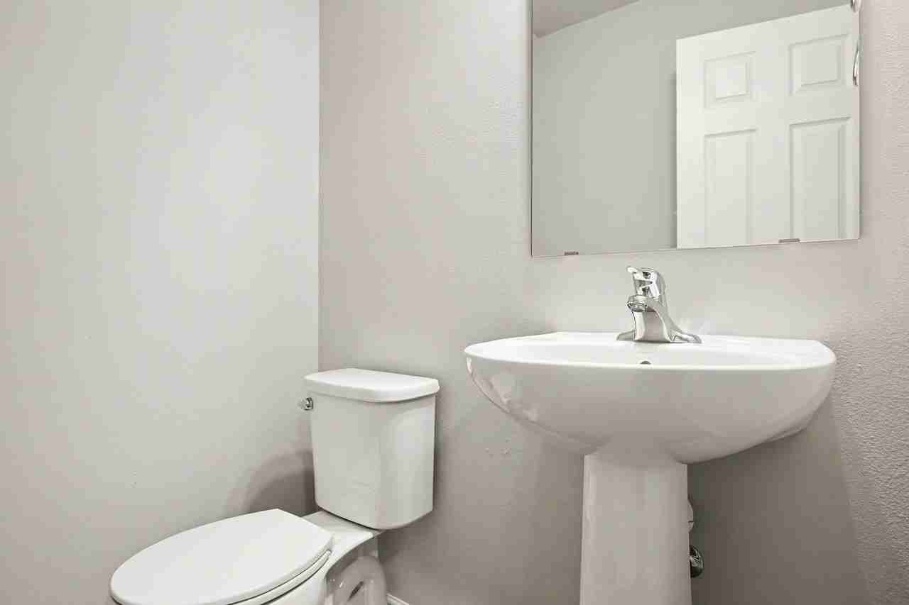 1630 Roosevelt Ct - Photo 6 of 18