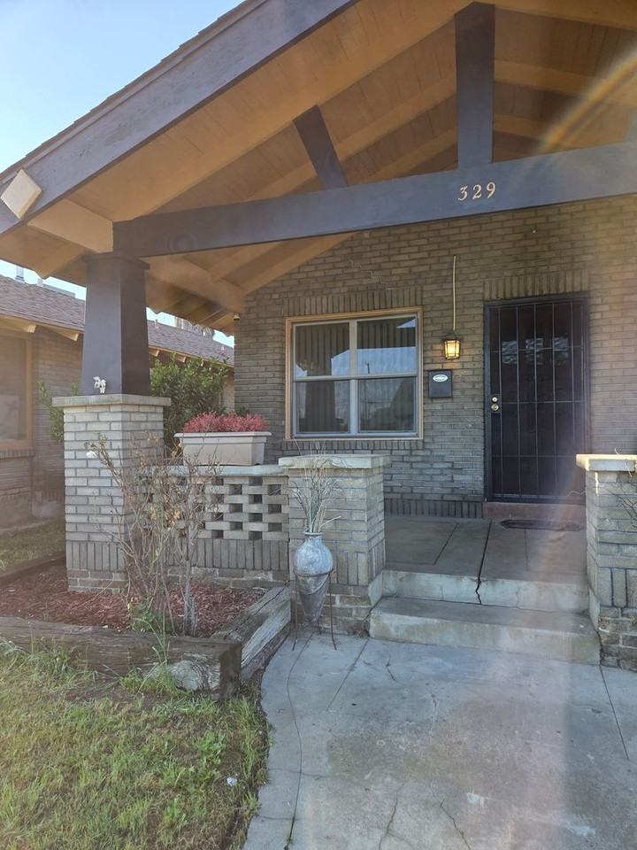 329 W Myrtle St - Photo 2 of 26