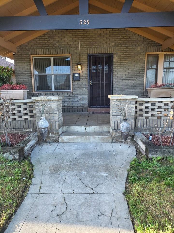 329 W Myrtle St - Photo 3 of 26