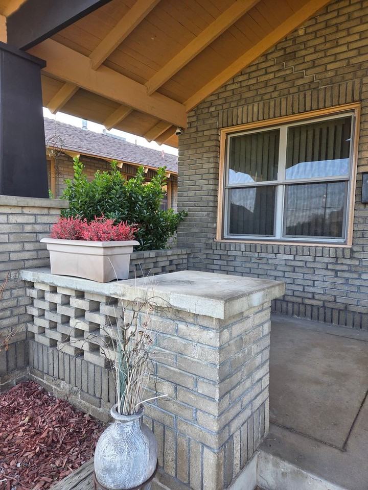 329 W Myrtle St - Photo 4 of 26