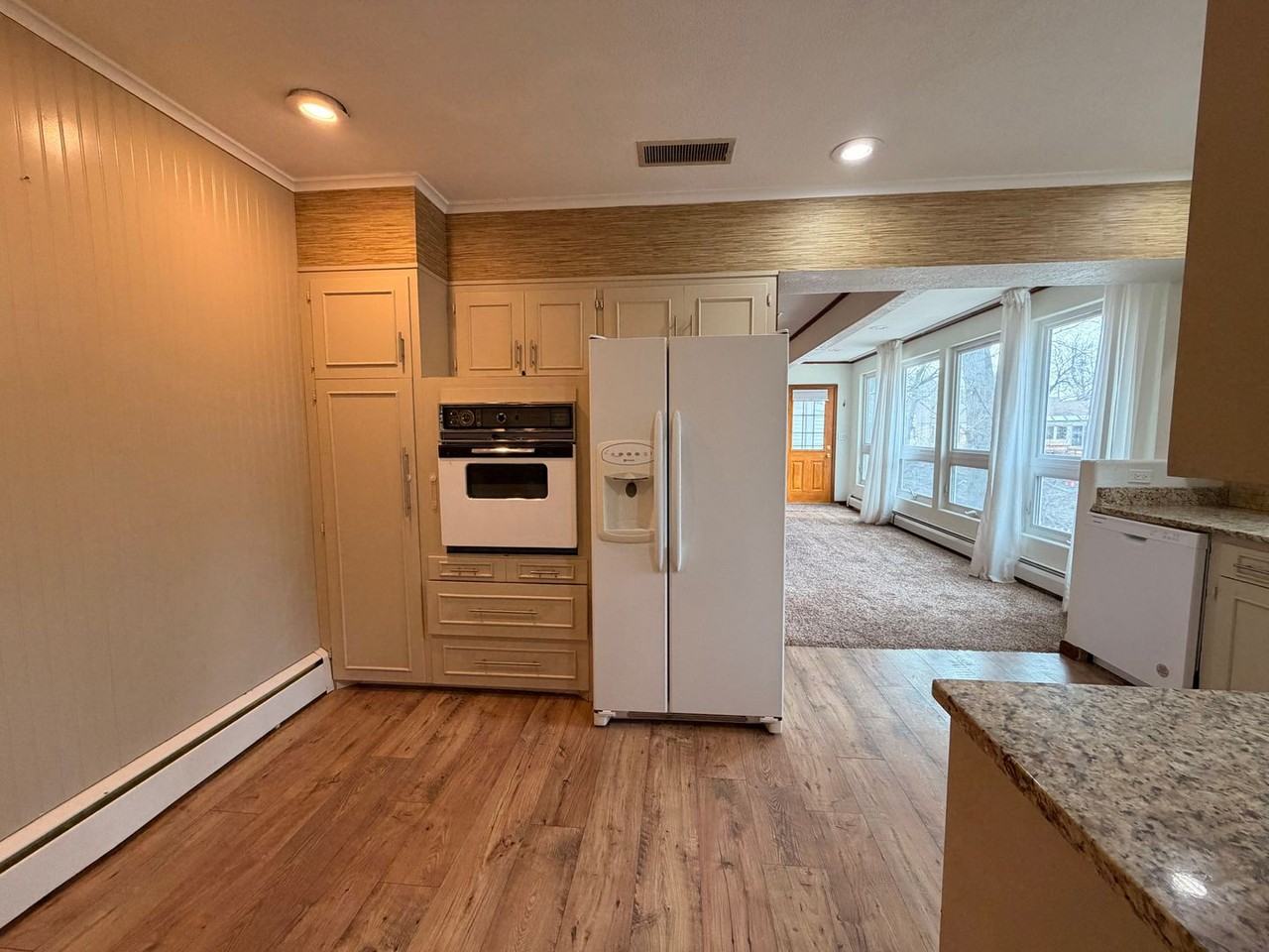 726 Elizabeth Ave - Photo 5 of 15