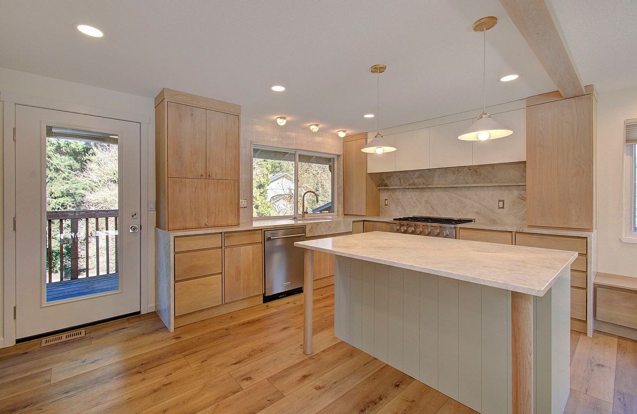 6510 Nw Bernie Dr - Photo 7 of 36