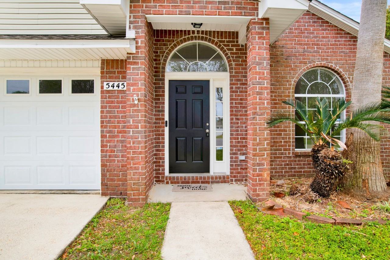 5445 Flintwood Cir - Photo 2 of 31