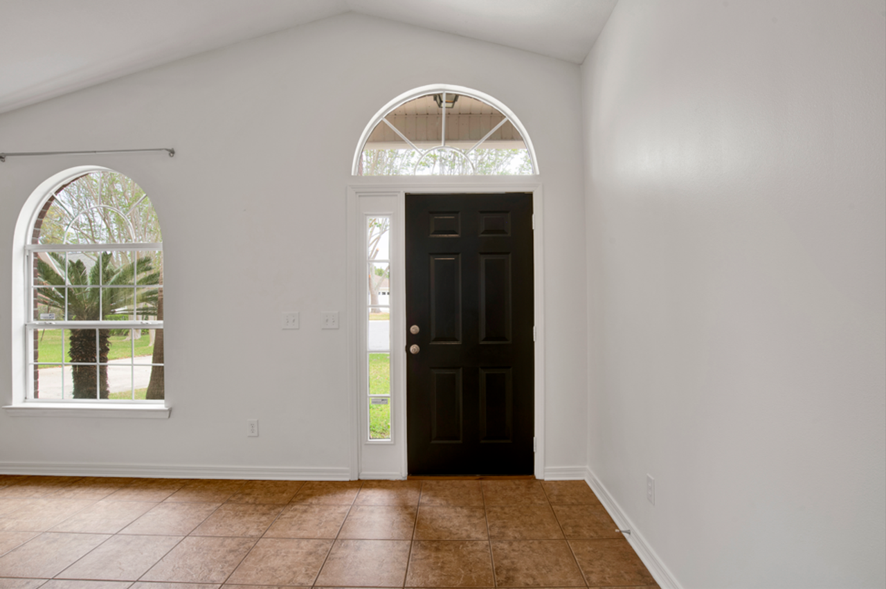 5445 Flintwood Cir - Photo 4 of 31