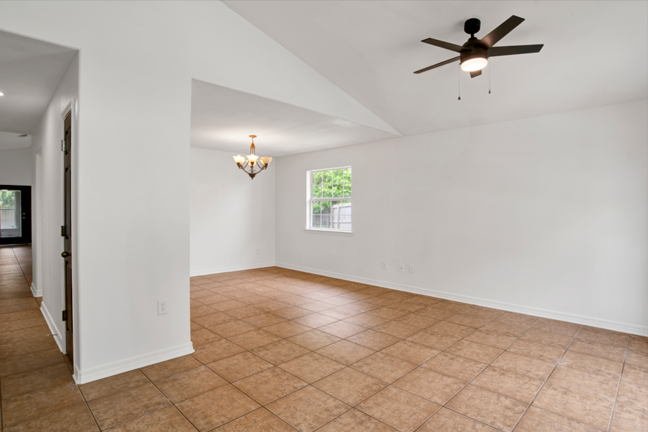 5445 Flintwood Cir - Photo 5 of 31