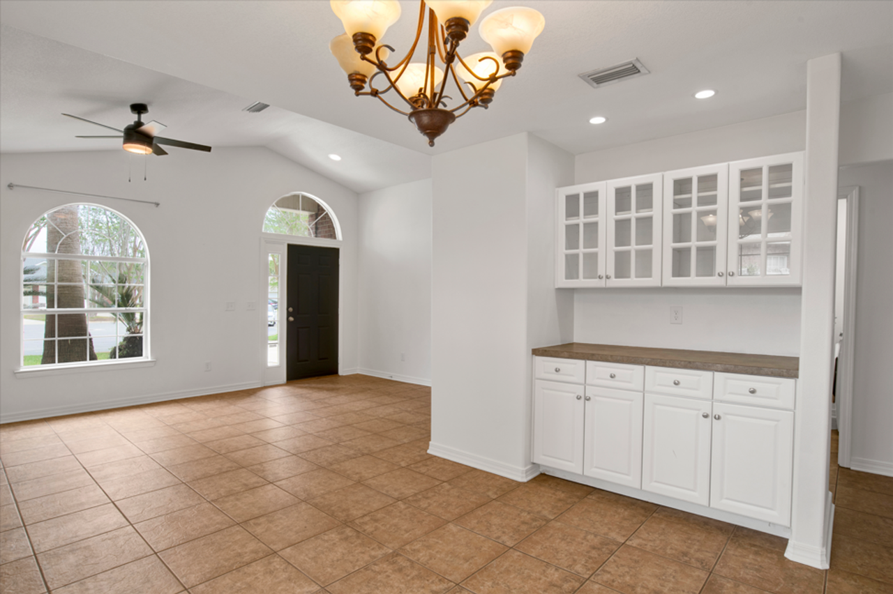 5445 Flintwood Cir - Photo 6 of 31