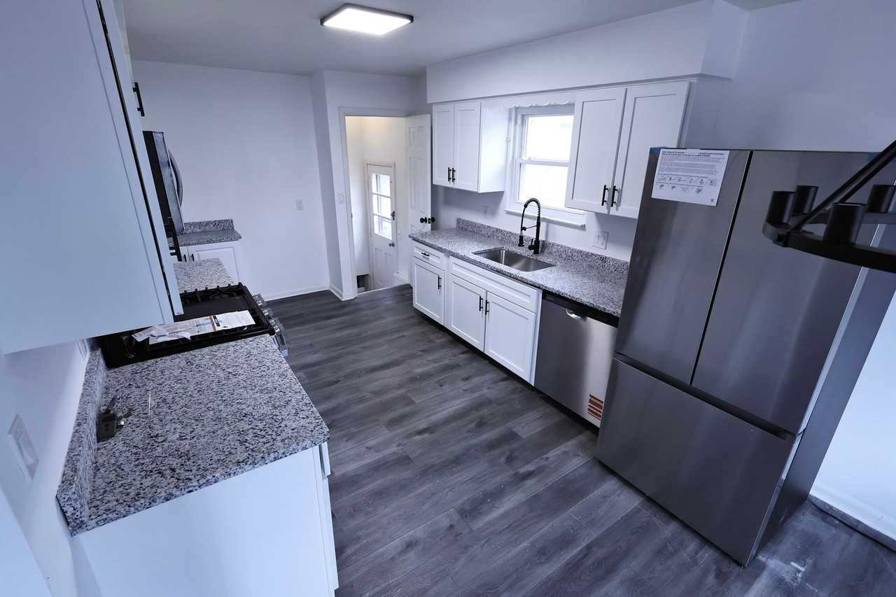 1702 Leighton Ave - Photo 2 of 15