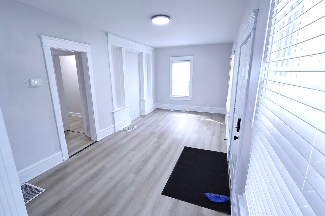 991 Diana Ave - Photo 2 of 14