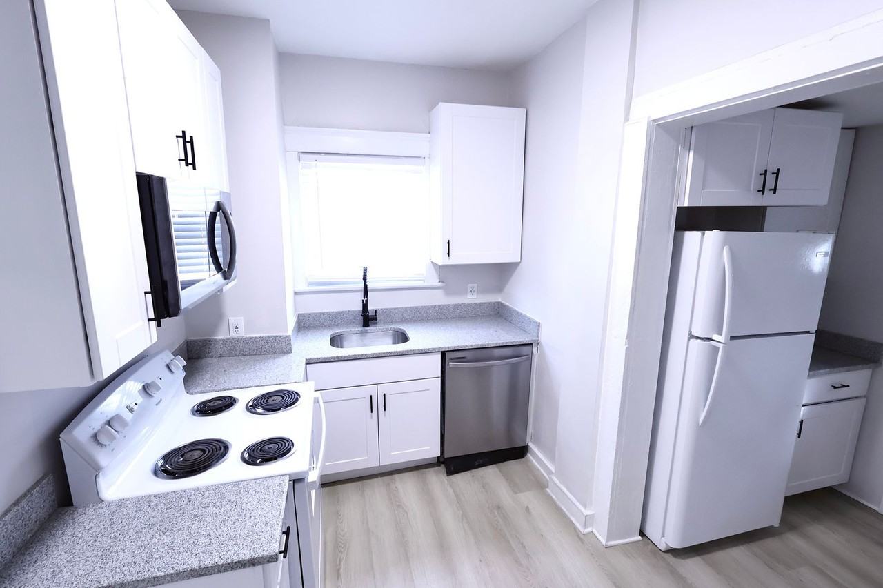 991 Diana Ave - Photo 3 of 14