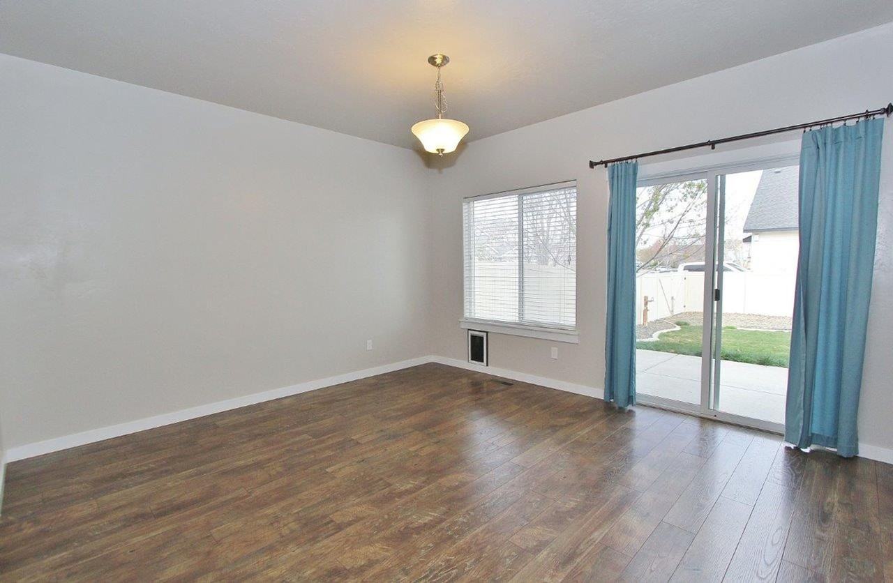 11960 W Netherland Dr - Photo 7 of 32