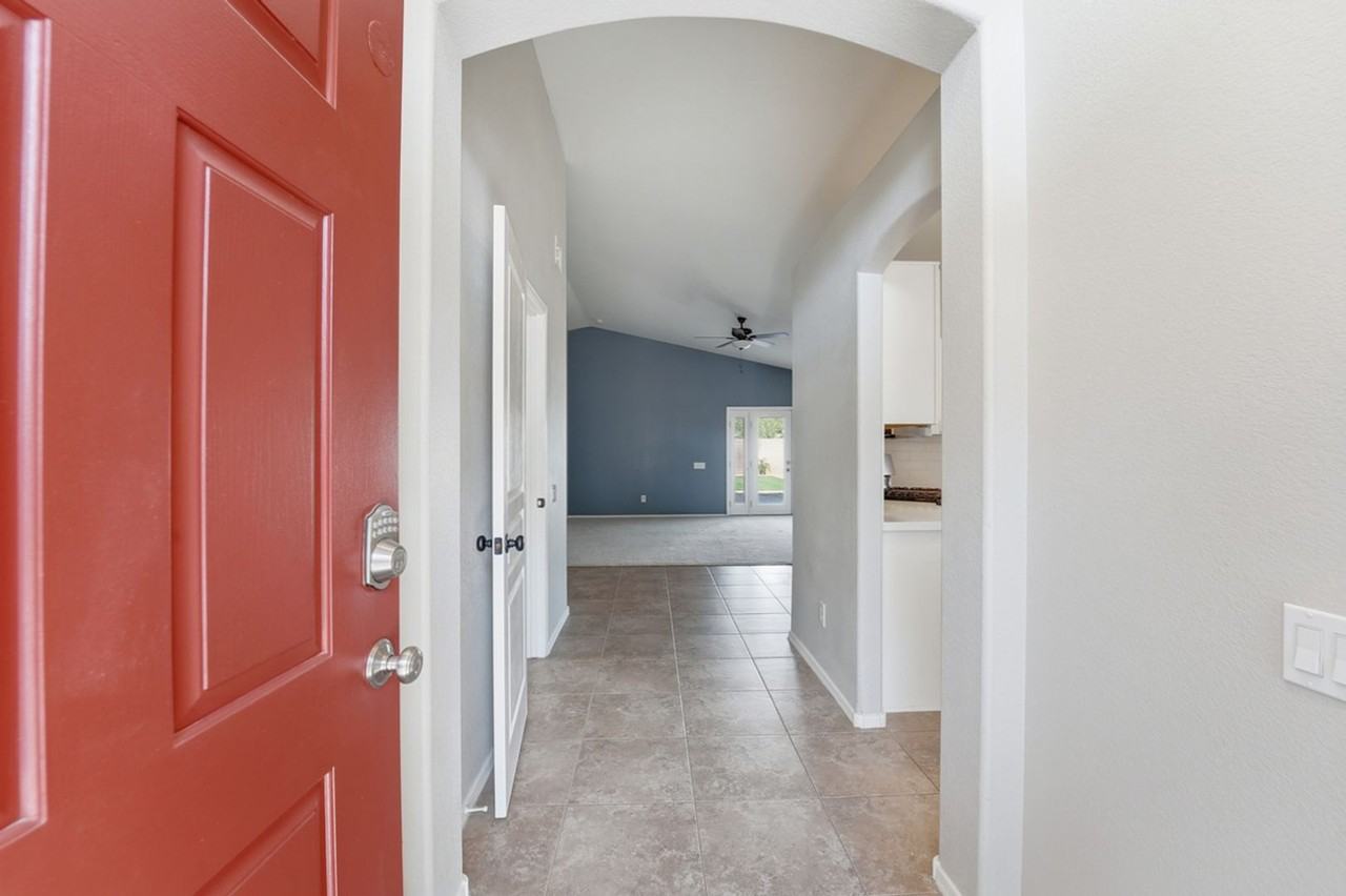 3882 E Vaughn Ave - Photo 5 of 44