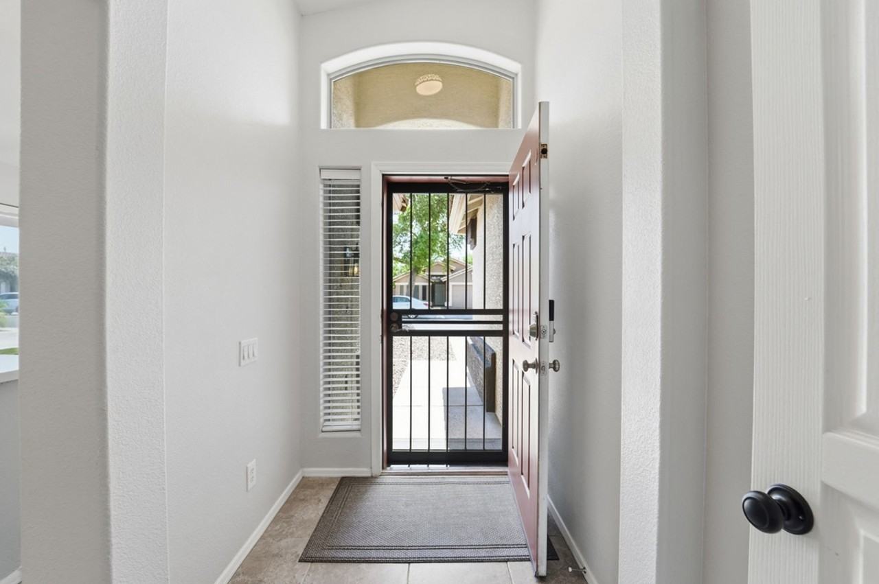 3882 E Vaughn Ave - Photo 6 of 44