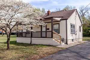 featured image of 2220 Auburn Dr