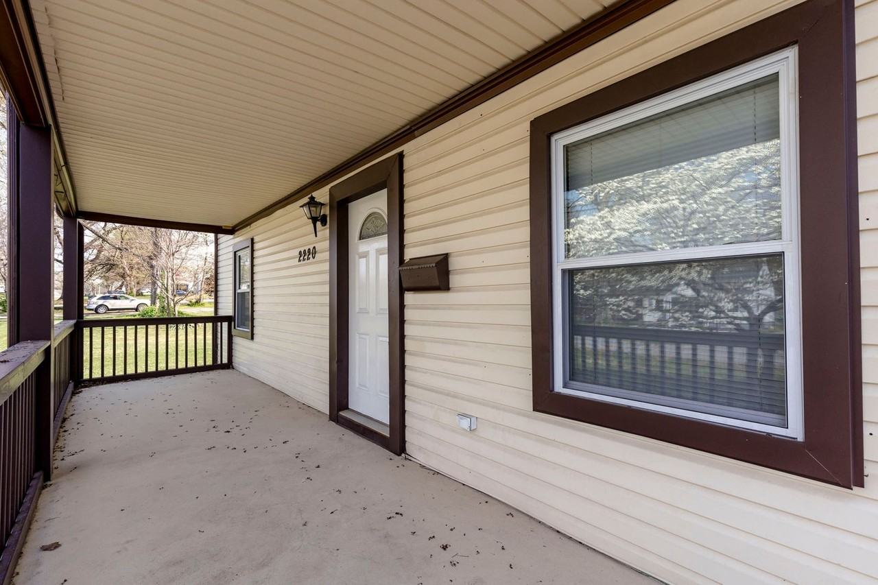 2220 Auburn Dr - Photo 2 of 38