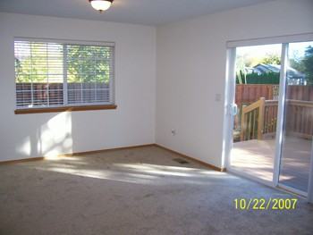 1302 Sw Wright St - Photo 5 of 10