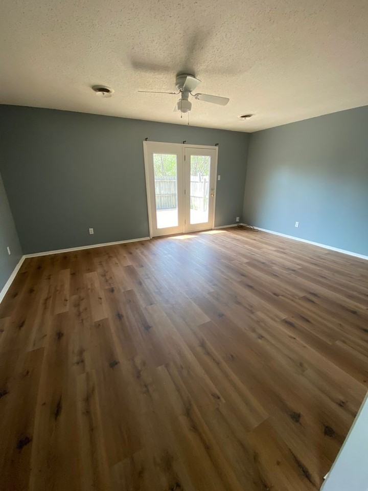 8504 S 32nd Ter - Photo 3 of 11