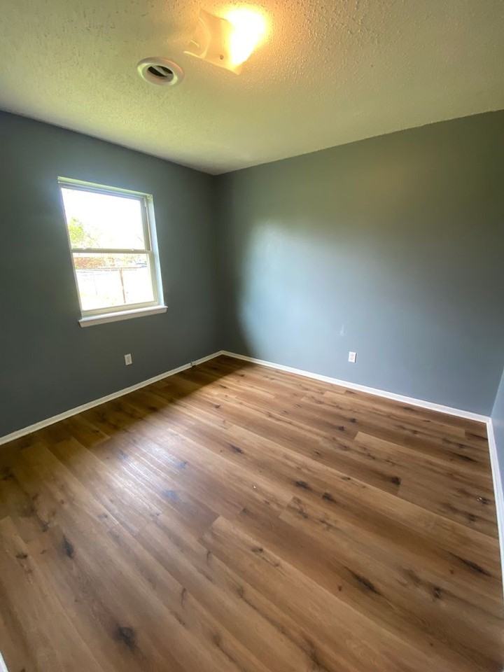 8504 S 32nd Ter - Photo 7 of 11