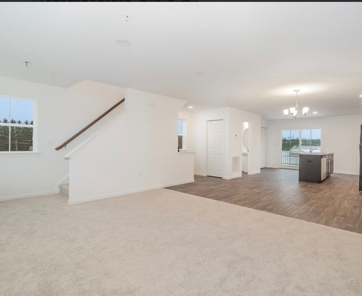 1 Meredith Way - Photo 6 of 16