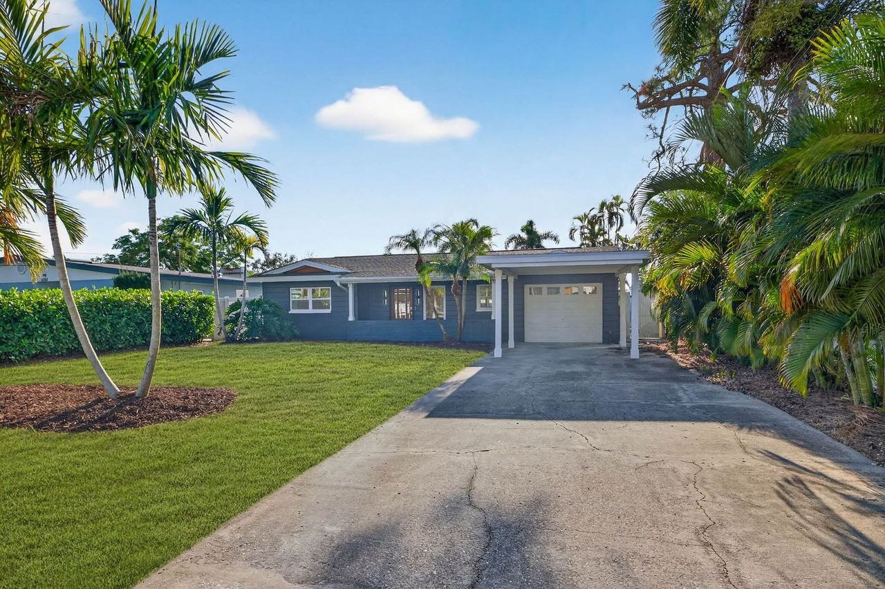 4790 Venetian Blvd Ne - Photo 3 of 38