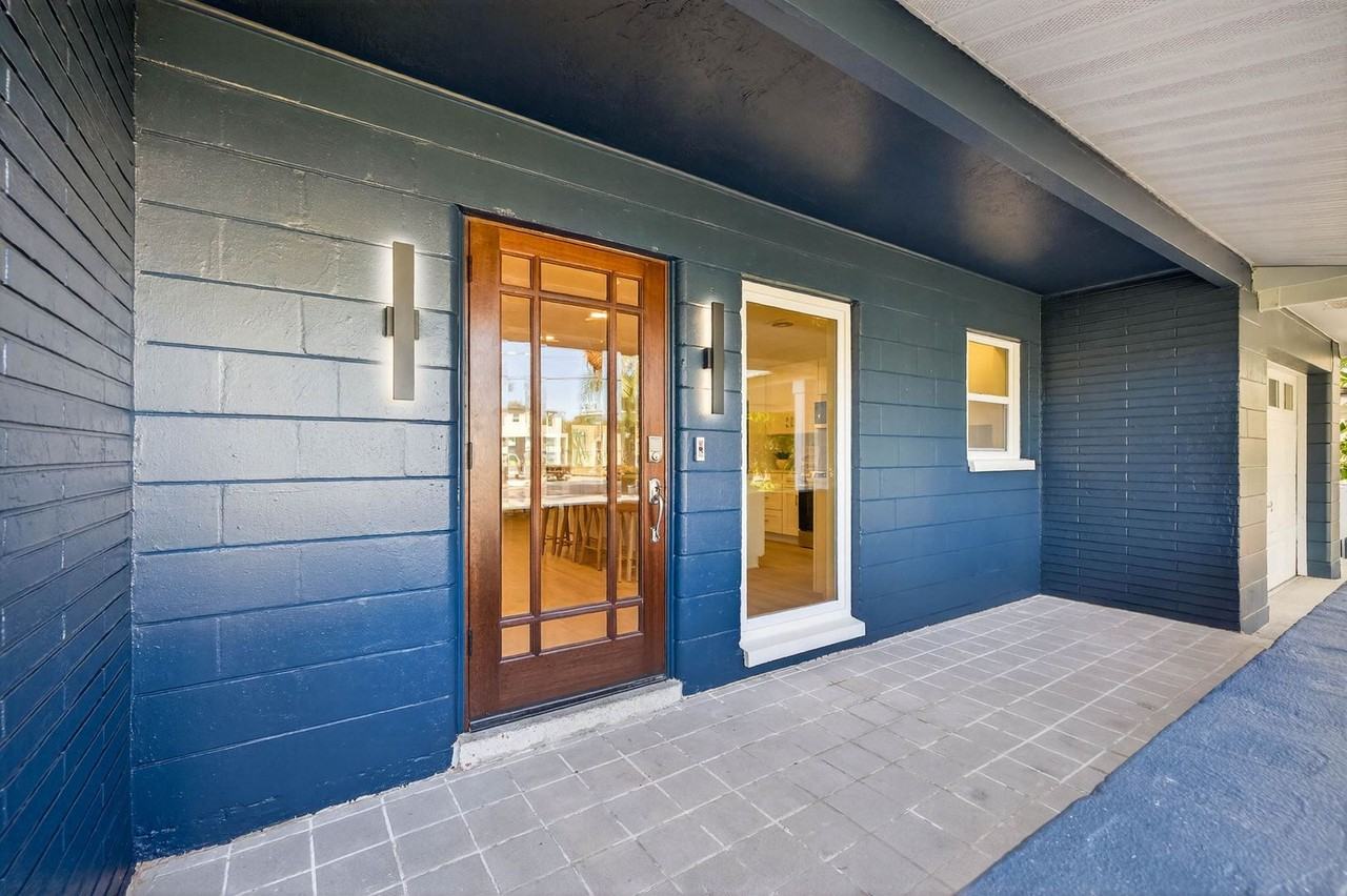 4790 Venetian Blvd Ne - Photo 4 of 38