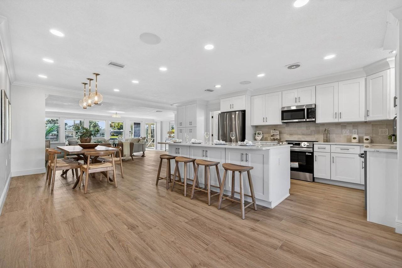 4790 Venetian Blvd Ne - Photo 6 of 38