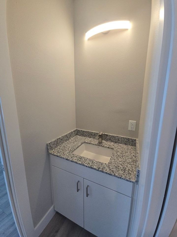 The 701 Luxury Apartments - Photo 4 of 16