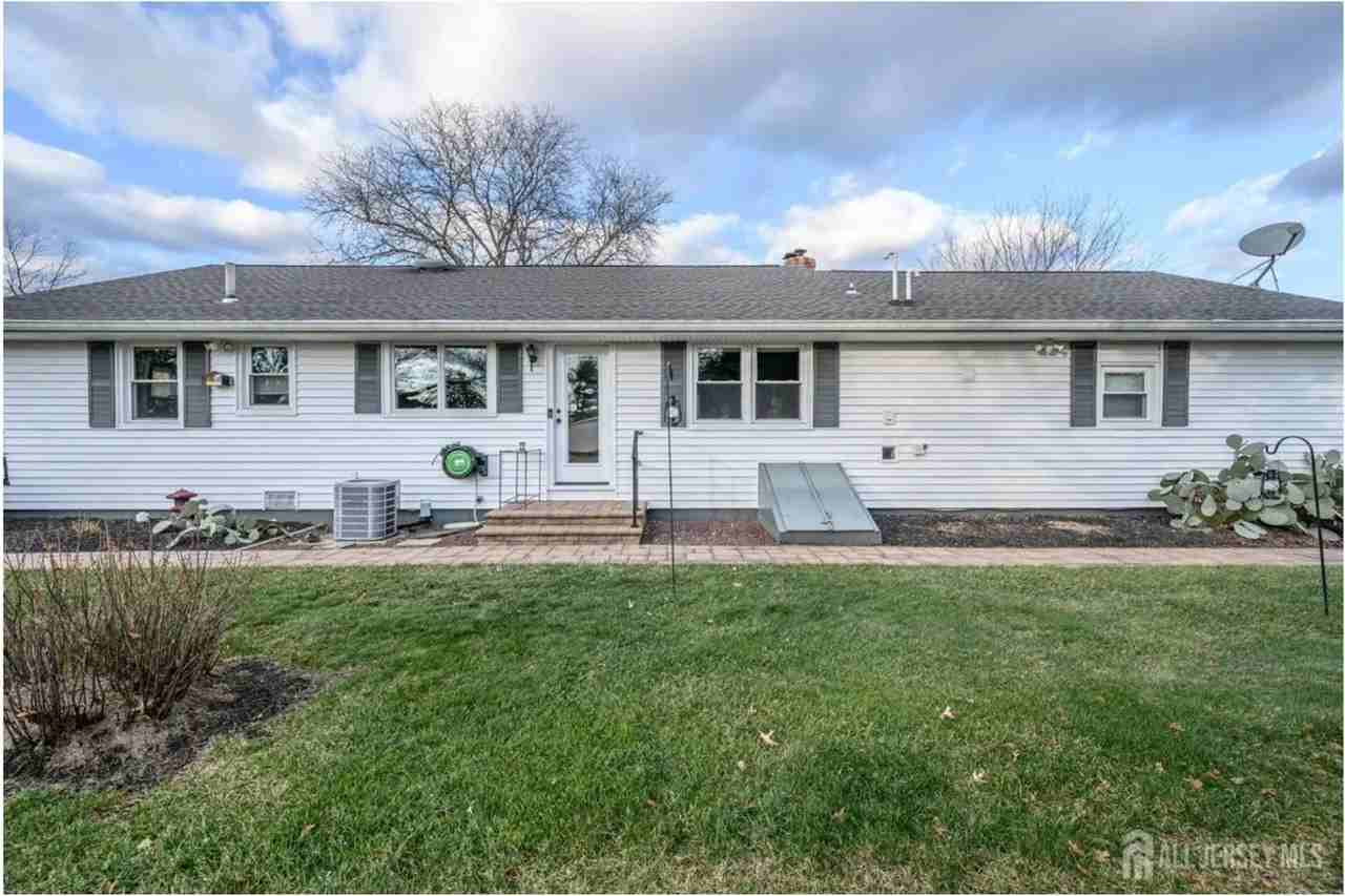 12 Davison Rd - Photo 4 of 20