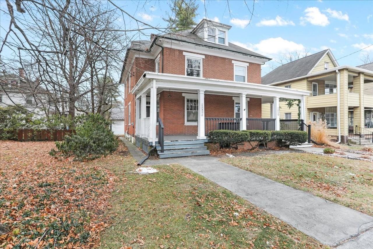 1052 Edgar Ave - Photo 2 of 40