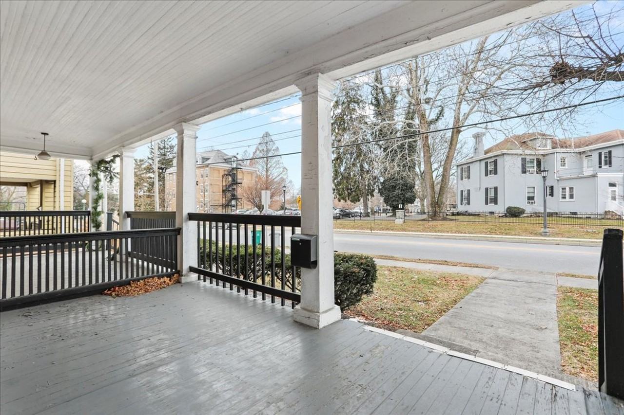 1052 Edgar Ave - Photo 4 of 40