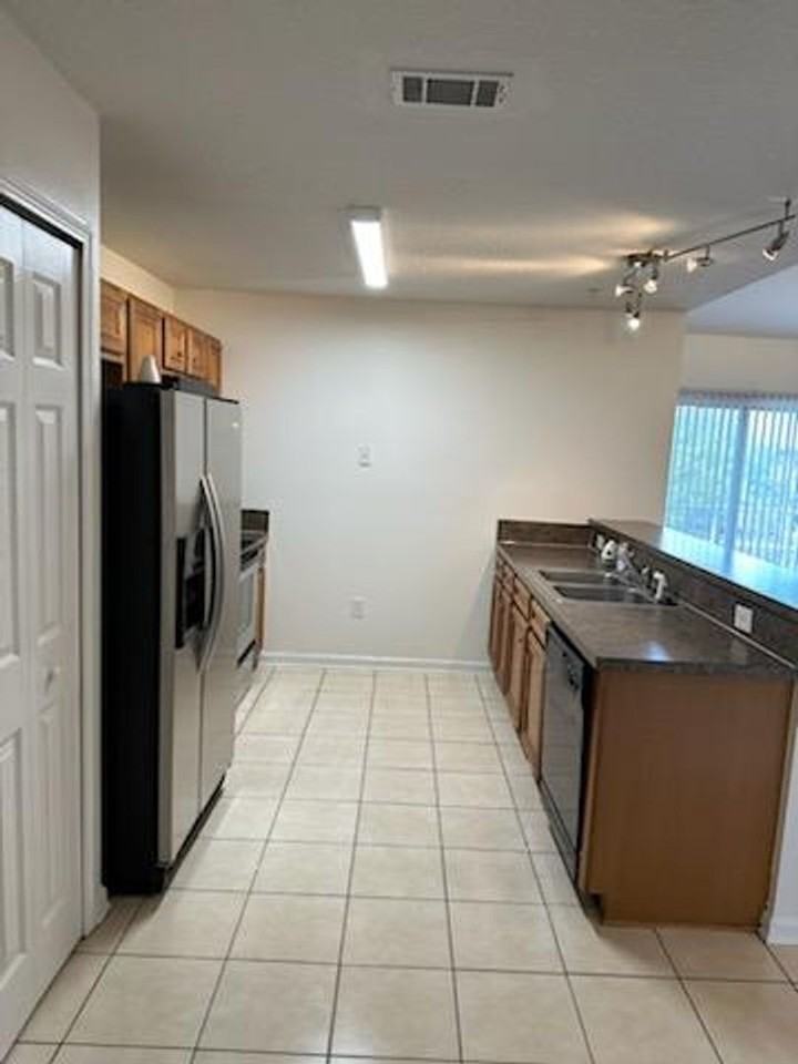 6880 Skaff Ave - Photo 5 of 11