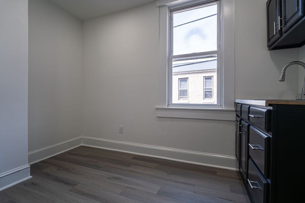 2410 Wharton St - Photo 2 of 23