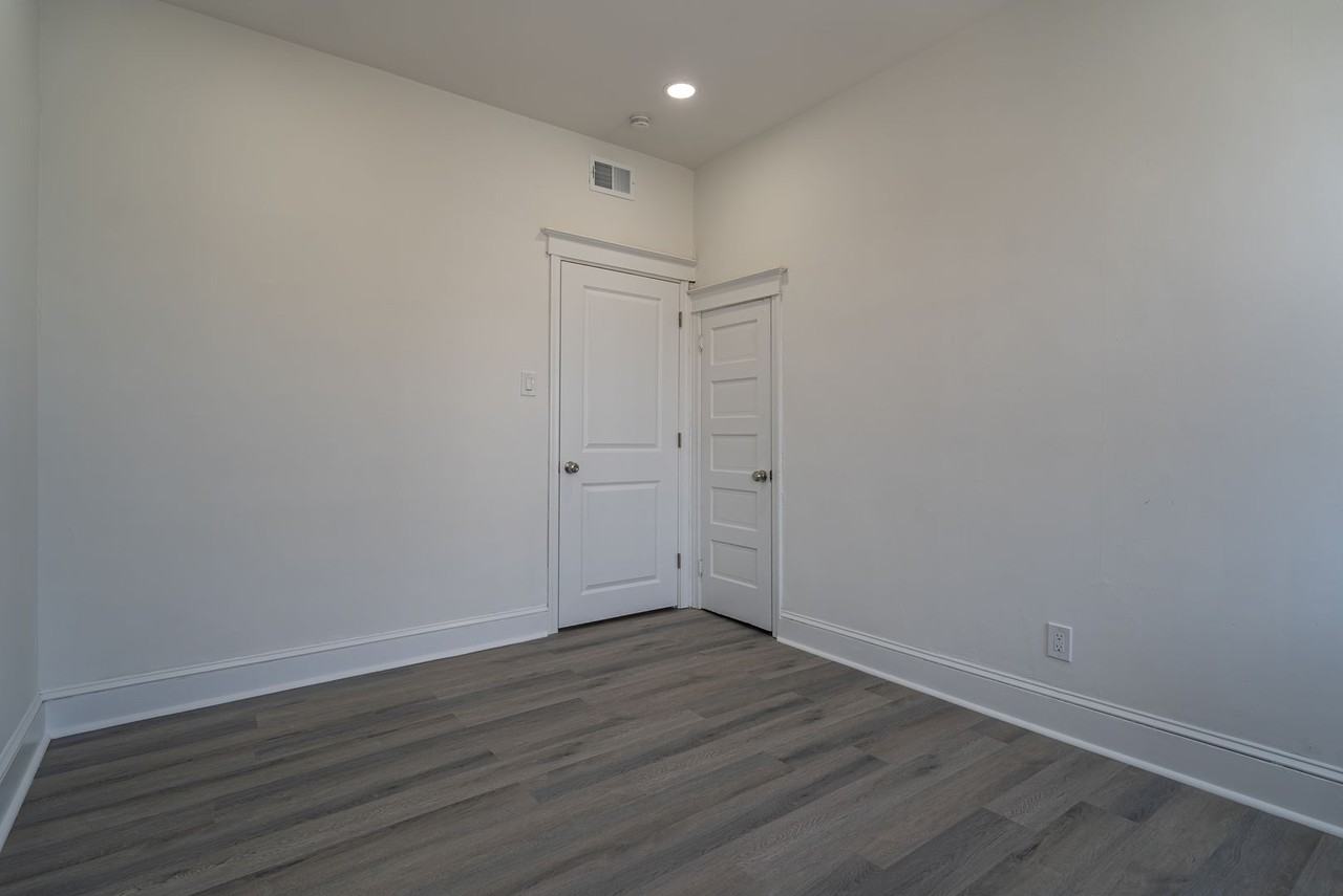 2410 Wharton St - Photo 5 of 23