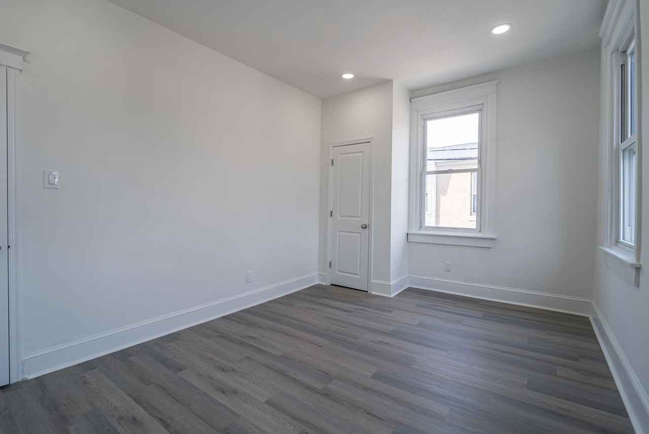 2410 Wharton St - Photo 7 of 23