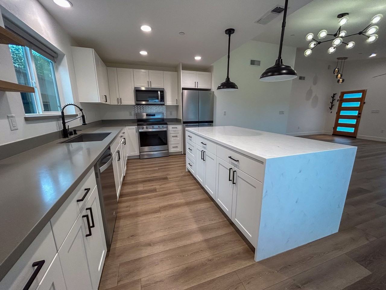 5553 Keith Rd - Photo 3 of 15