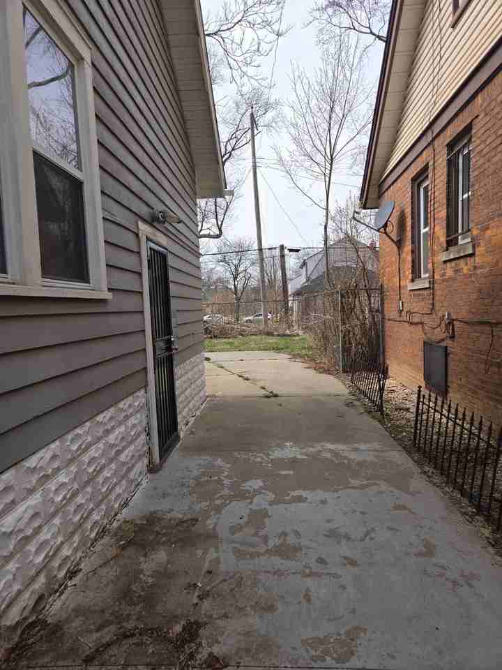 14375 Terry St - Photo 2 of 21