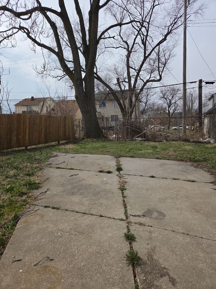 14375 Terry St - Photo 3 of 21